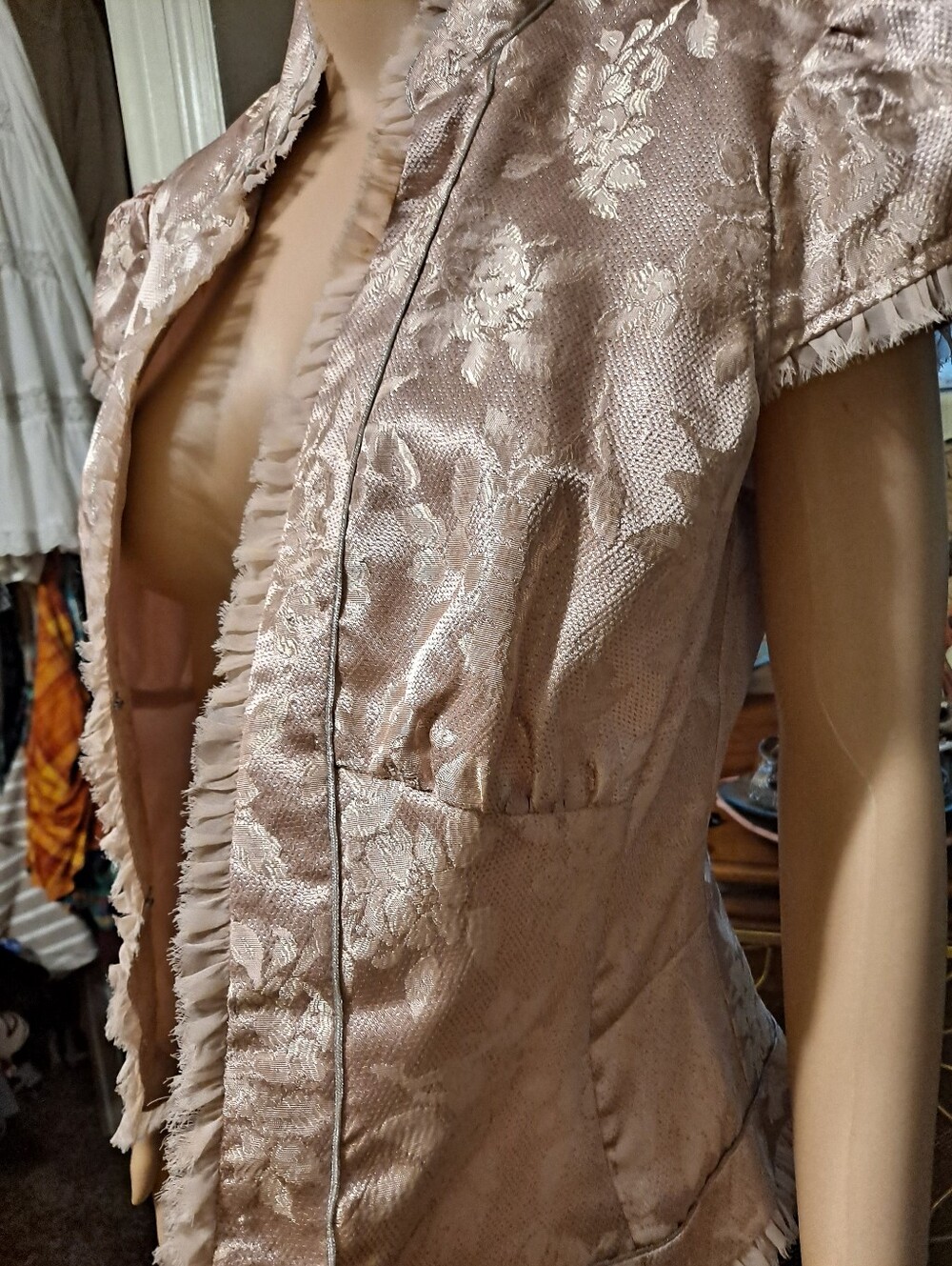 Bisou Bisou Feminine Short Sleeve Lace-Pattern Satin Bolero Jacket in Blush - Picture 4 of 15